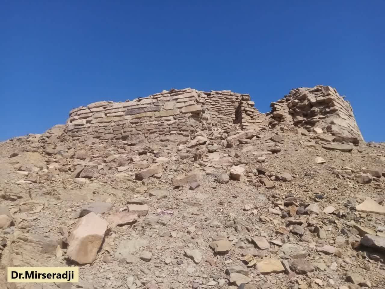 داستان این بنای اسرار آمیز بین قم و تهران چیست؟!