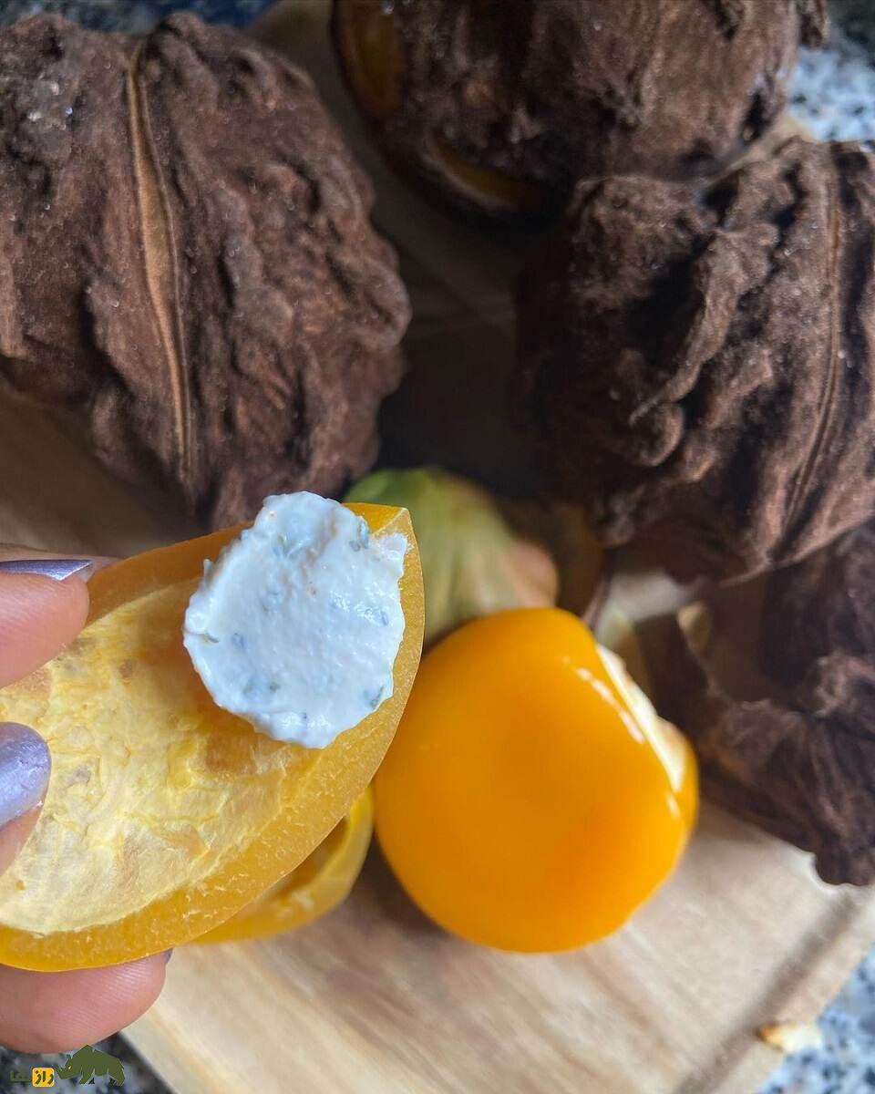 کولای میمونی؛ میوه نیجریهای ترش و شیرینی که میمونها عاشق آن هستند کولای میمونی شکاف خورده