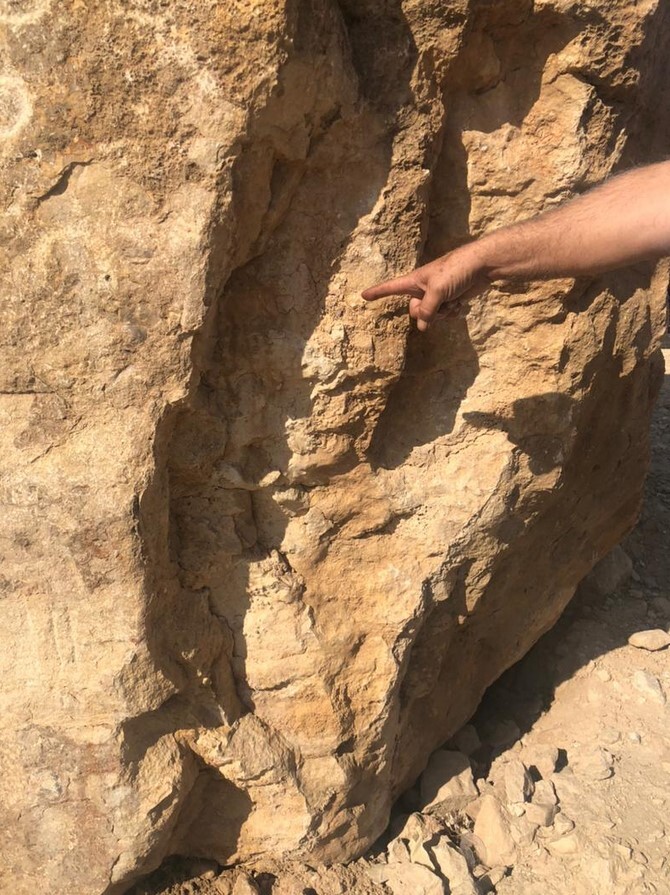 تنها نقشبرجسته اشکانی استان فارس شروع به ریزش کرده است! تنها نقشبرجسته اشکانی استان فارس شروع به ریزش کرده است!