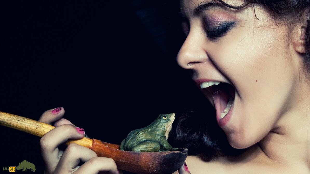 قهرمان بلعیدن قورباغه زنده؛ داستان عجیب و ترسناک مردی که ۳۶ قورباغه زنده را قورت داد قهرمان بلعیدن قورباغه زنده؛ داستان عجیب و ترسناک مردی که ۳۶ قورباغه زنده را قورت داد