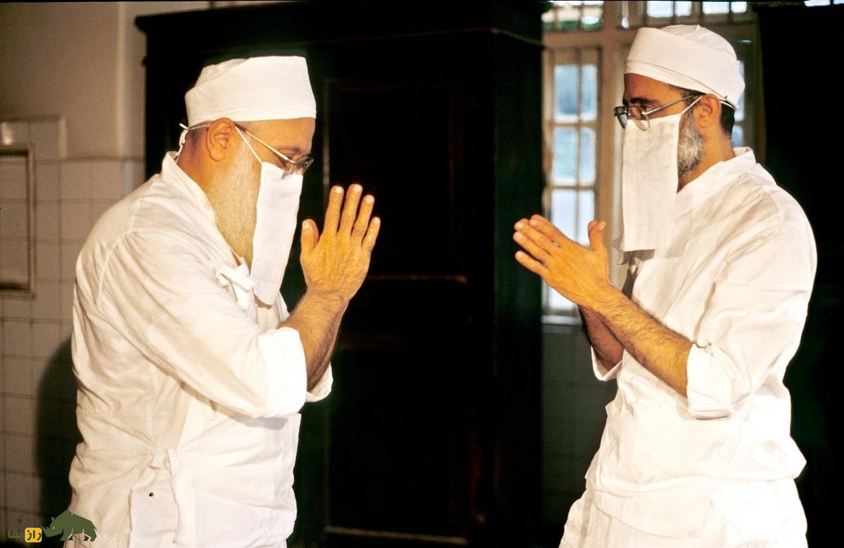 کُستی یا کُشتی؛ بند مقدس باستانی زرتشتیان که از ۷۲ نخ پشم سفید است و نماد ارتباط با اهورامزداست کُستی یا کُشتی