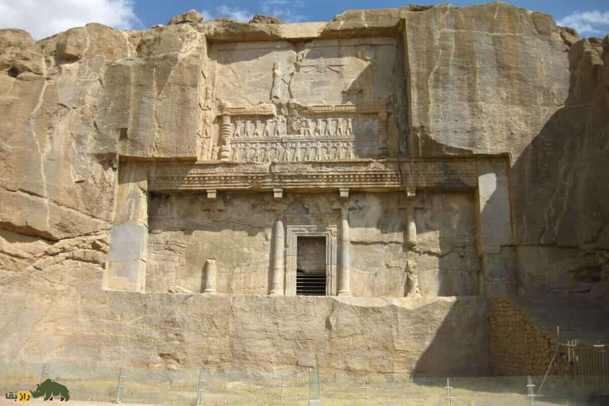 کدام پادشاه قاجار مقبره پادشاهان هخامنشی را تخریب کرد؟ کدام پادشاه قاجار مقبره پادشاهان هخامنشی را تخریب کرد؟