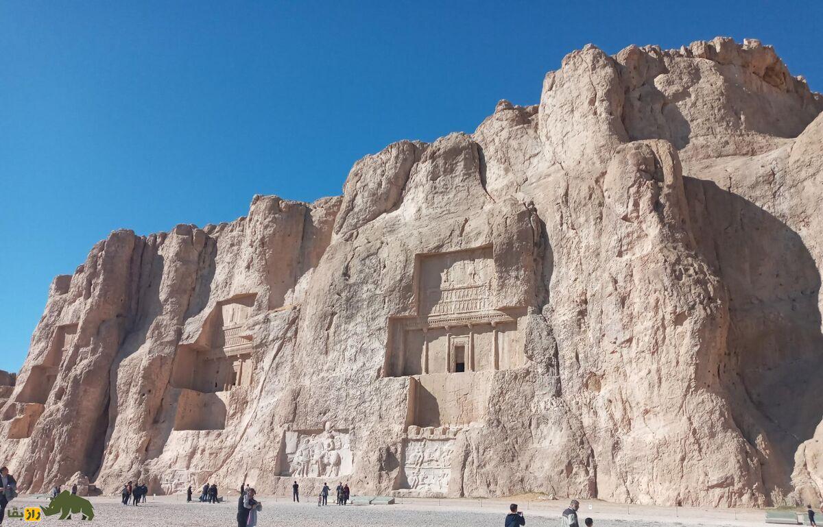 شکارچی گنج؛ کدام شاهزاده قاجار مقبره پادشاهان هخامنشی در نقش رستم را تخریب کرد؟ شکارچی گنج؛ کدام شاهزاده قاجار مقبره پادشاهان هخامنشی در نقش رستم را تخریب کرد؟