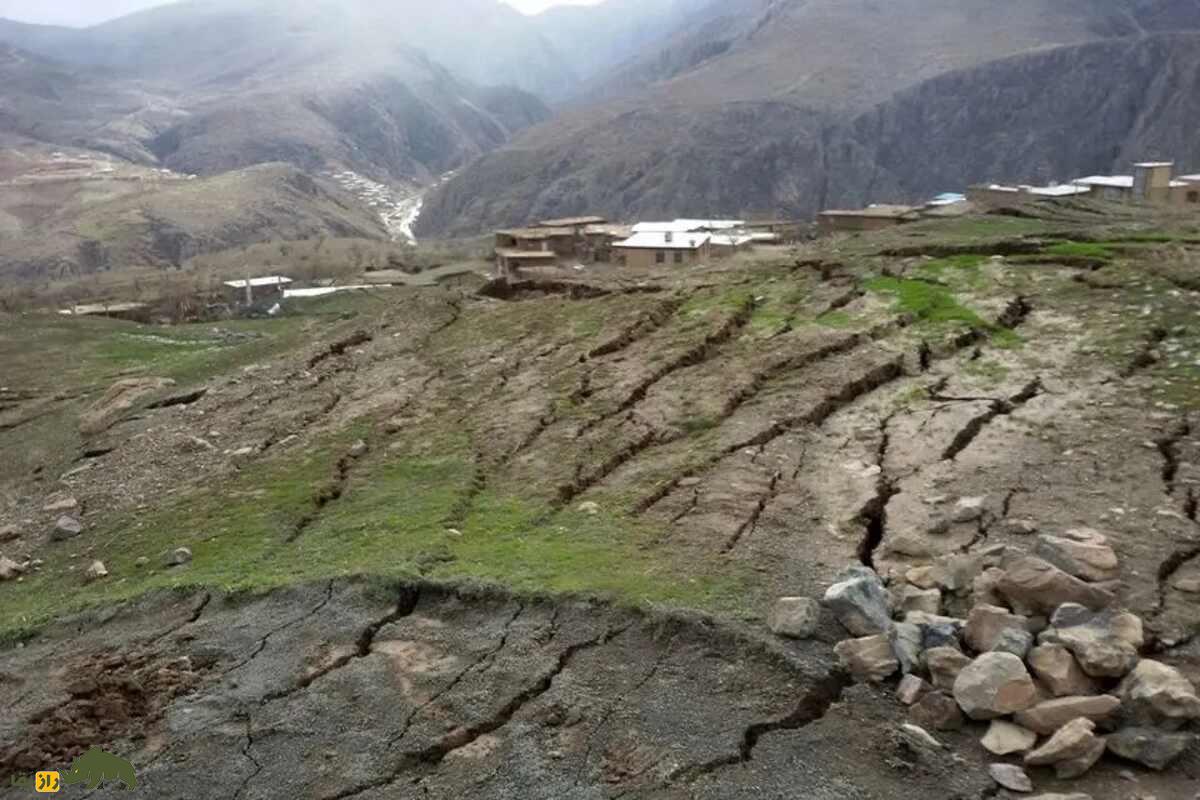 کوهی که یک روستا را بلعید؛ آبکار علیا زیر خاک دفن شد و فقط ۱۳ نفر از مرگ گریختند!