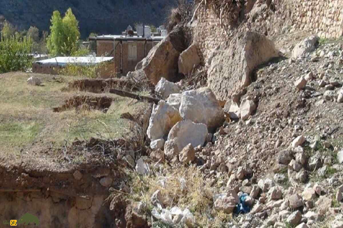 کوهی که یک روستا را بلعید؛ آبکار علیا زیر خاک دفن شد و فقط ۱۳ نفر از مرگ گریختند!