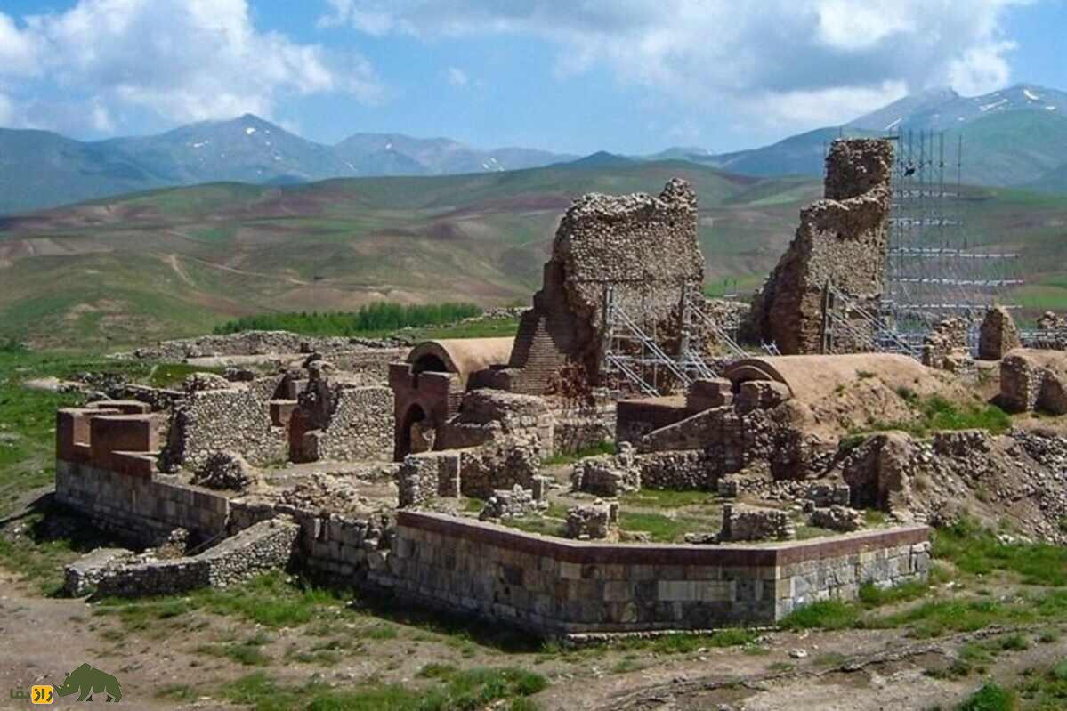 گنجهای مرموز دریاچه تخت سلیمان؛ آیا گنجها هنوز وجود دارند یا به سرقت رفتند؟ گنجهای مرموز دریاچه تخت سلیمان؛ آیا گنجها هنوز وجود دارند یا به سرقت رفتند؟