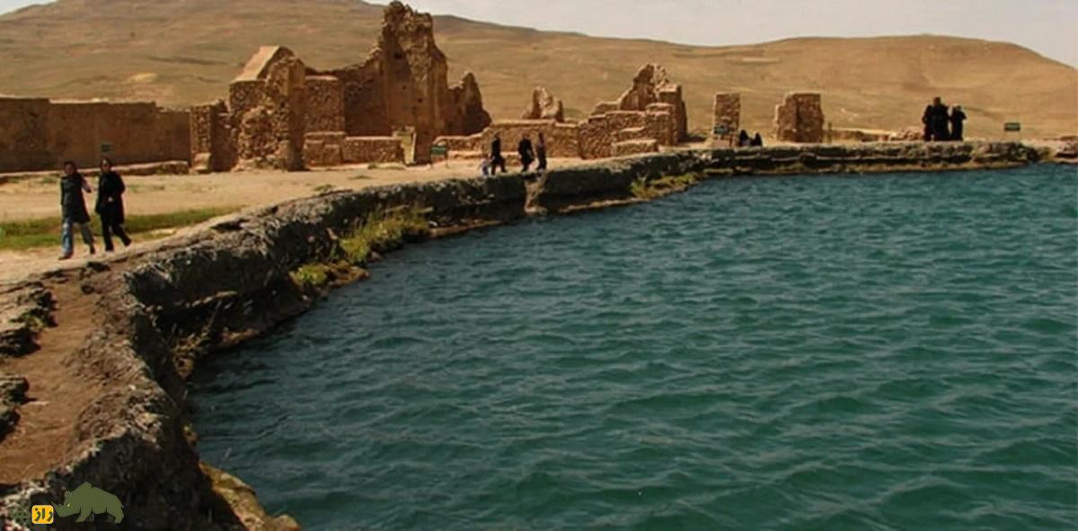 گنجهای مرموز دریاچه تخت سلیمان؛ آیا گنجها هنوز وجود دارند یا به سرقت رفتند؟ گنجهای مرموز دریاچه تخت سلیمان؛ آیا گنجها هنوز وجود دارند یا به سرقت رفتند؟
