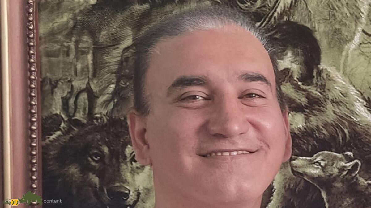 حاج علی محسنی معروف به علی شرمن؛ کبوترباز معروف تهران که سال‌ها بوم‌دار حاج محمد فرحزادی بود و بنیان‌گذار «کبوتر ارتشی» است