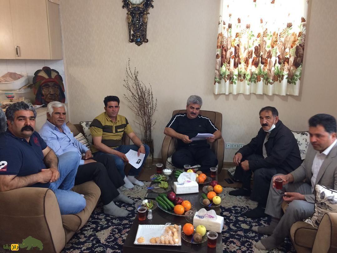 ناصر کولیوند؛ کبوترباز نهاوندی معروف تهران و دوست نزدیک «حاج محمد صفا» که گروی امسال او با کبوتربازان دولاب سر و صدا کرد ناصر کولیوند در مسابقه گروی حاج محمد صفا