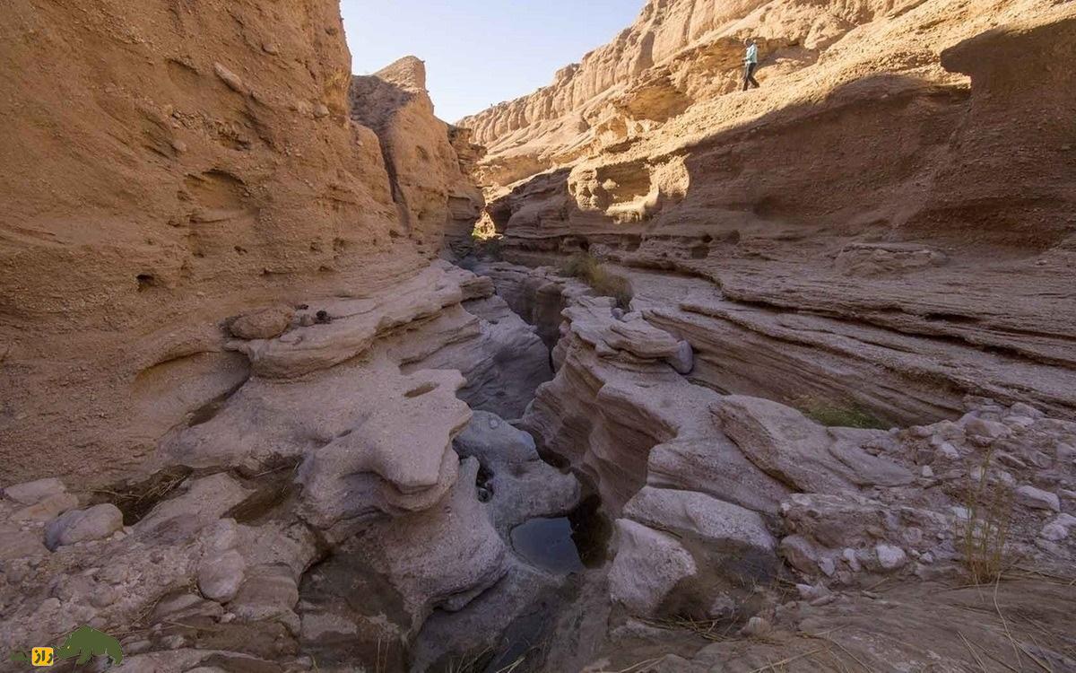 کال جنی؛ مرموزترین دره ایران در طبس با تونلهای سنگی ترسناک که مکان زندگی جنها و موجودات عجیب است دره کال جنی