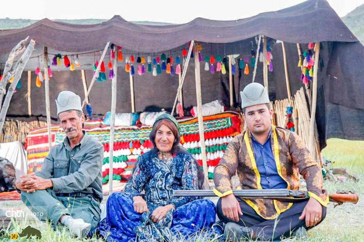 آیین‌های فراموش‌شده فرزند پروری در فرهنگ عشایر قشقایی؛ روایت یک زن از نیل، زعفران و لوله‌ی تفنگ