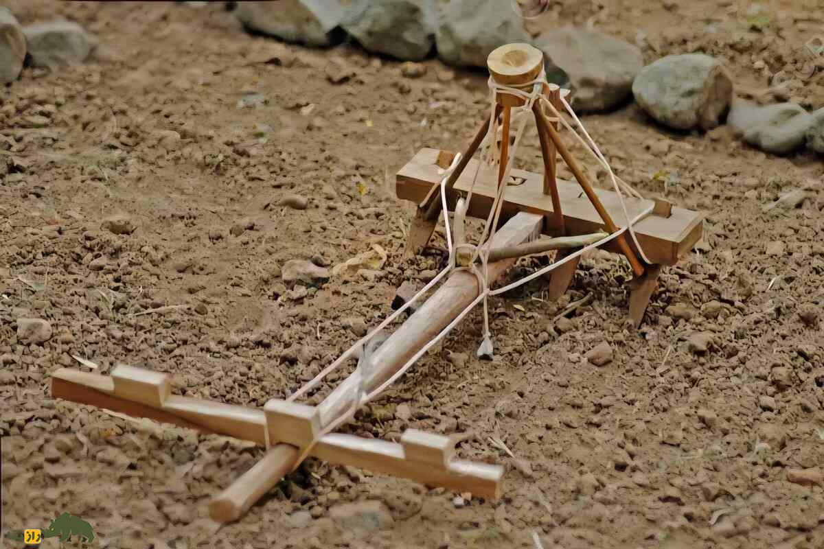 گاوآهن چوبی بلوچها؛ ابزار کمهزینه کشاورزی سنتی که هنوز در دل کویر بلوچستان زمین را زنده میکند گاوآهن چوبی بلوچها؛ ابزار کمهزینه کشاورزی سنتی که هنوز در دل کویر بلوچستان زمین را زنده میکند