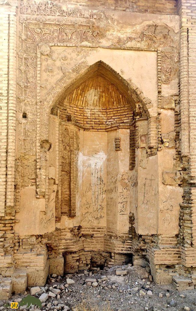 مناره گار؛ شاهکار معماری دوران سلجوقیان در اصفهان که کاملا رها شده و گنجیابان آن را نابود کردند مناره و مسجد گار