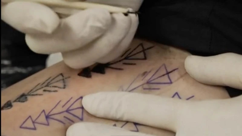 خالکوبی‌های باورنکردنی مومیایی ۲۵۰۰ ساله سرانجام دیده شدند؛ خالکوبی در دوران باستان چگونه انجام می‌شد؟