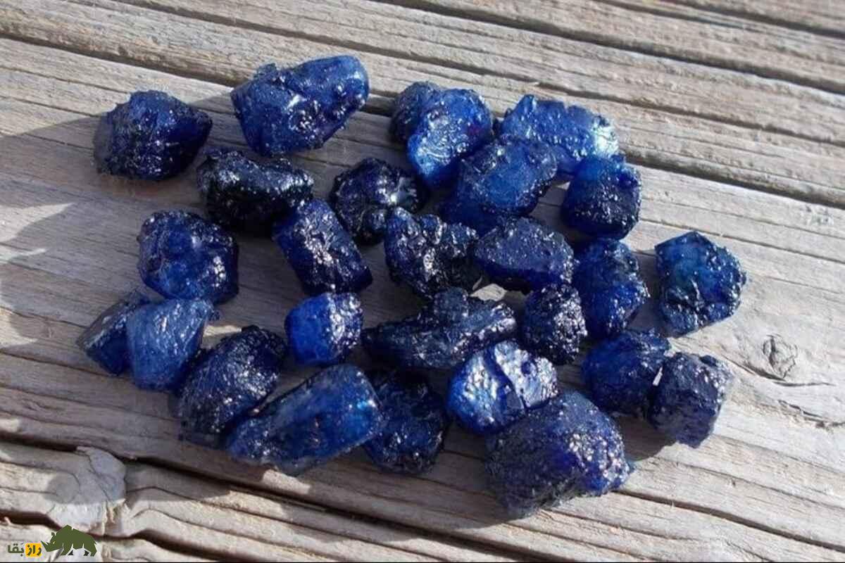 یاقوت کبود ایرانی؛ سنگی قیمتی و نایاب در ایران که تا ۵۰۰ میلیون تومان به‌ازای هر قیراط ارزش دارد!