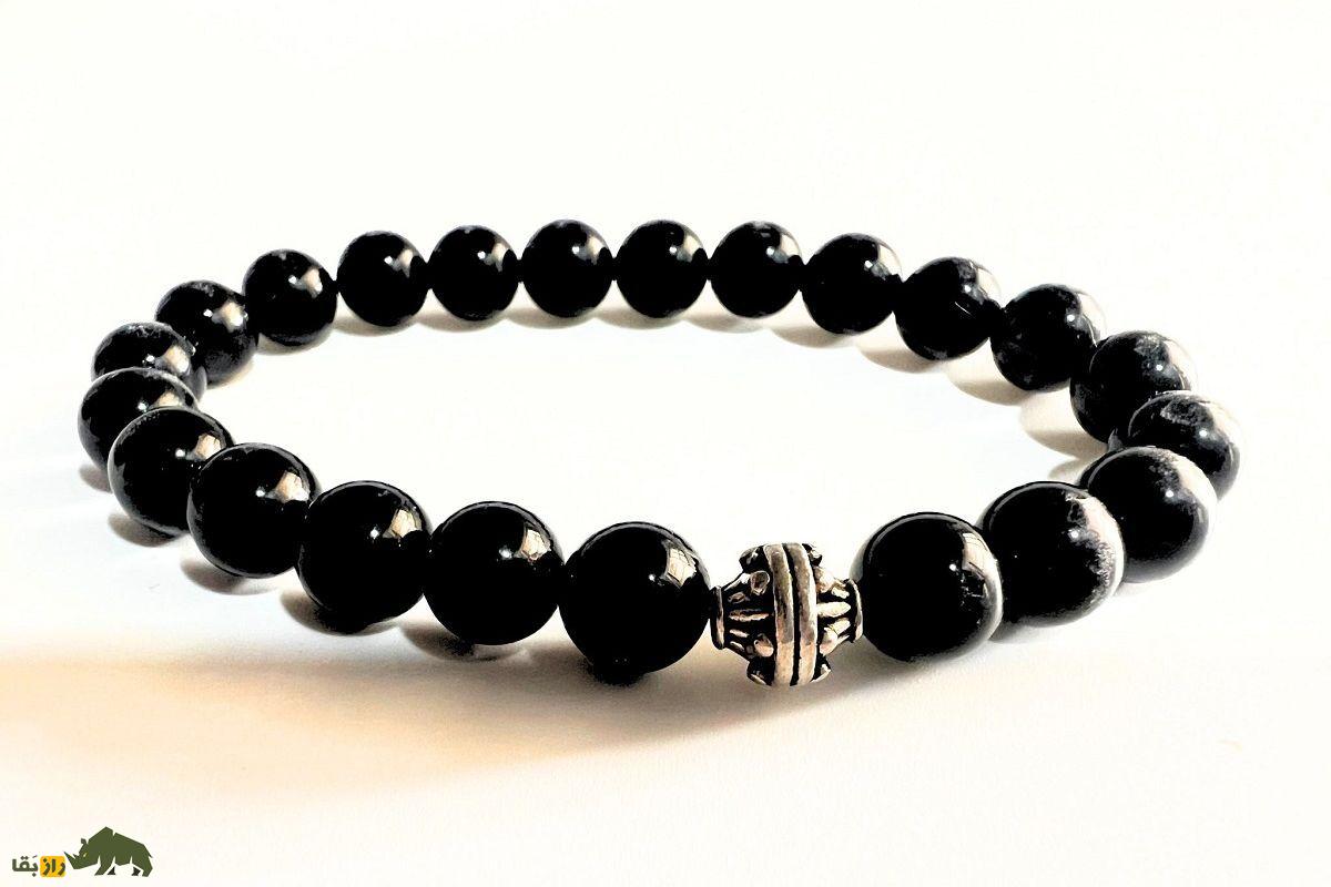 تورمالین سیاه؛ سنگ فنگشویی و مدیتیشن و عاشقان گوتیک که یک محافظ طبیعی است که در یین نسل «زد» بسیار محبوب است تورمالین سیاه