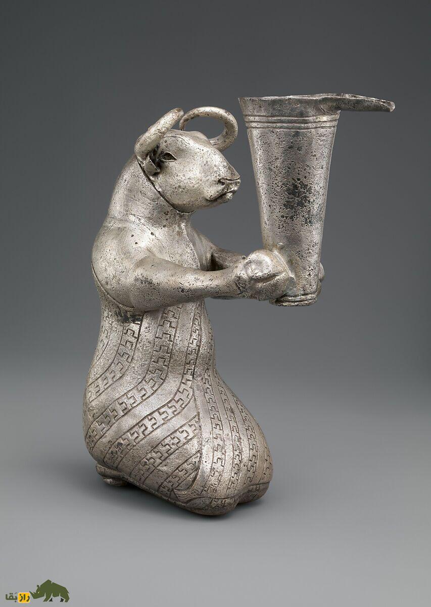 گاو زانوزده با ظرف دهانهدار؛ عتیقهای مرموز از تمدن ایلام با ظاهر انسان و حیوان و ۳۰۰۰ سال قدمت که در شوش کشف شد و به نیویورک رفت گاو زانوزده با ظرف دهانهدار