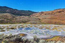دریاچه خال‌دار یا خیلوک؛ دریاچه مقدس و معروف به «معدنی‌ترین دریاچه جهان» که بسیاری از بیماری‌ها را درمان می‌کند