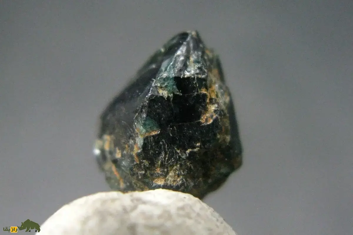 سرندیبایت؛ سنگ بسیار کمیاب سریلانکایی که قیمت هر قیراط آن به ۲۰۰ میلیارد تومان میرسد سرندیبایت