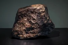 گرانترین شهابسنگهای تاریخ؛ از شهابسنگ چینی ۲۰۰ میلیارد تومانی تا شهابسنگی که به «کتابخانه کیهان» معروف شد