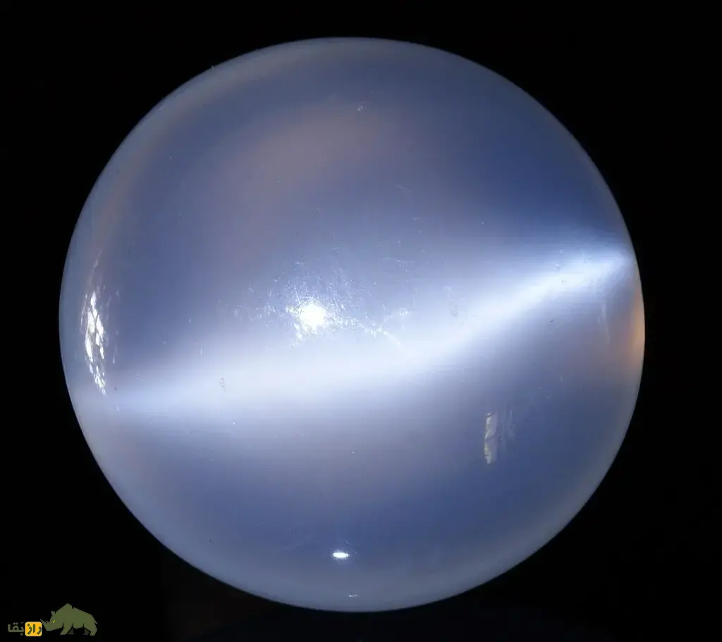 سنگ ماه یا هکاتولیت؛ سنگی شبیه مروارید که هندیهای باستان عاشق آن بودند و نقره را جذب و جنون را درمان میکند سنگ ماه یا هکاتولیت