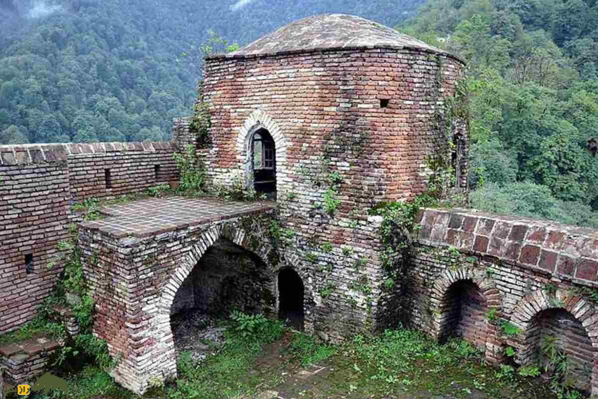 قلعه رودخان گیلان: کشف رازهای تاریخی، معماری باستانی و طبیعت بکر ایران قلعه رودخان گیلان: کشف رازهای تاریخی، معماری باستانی و طبیعت بکر ایران