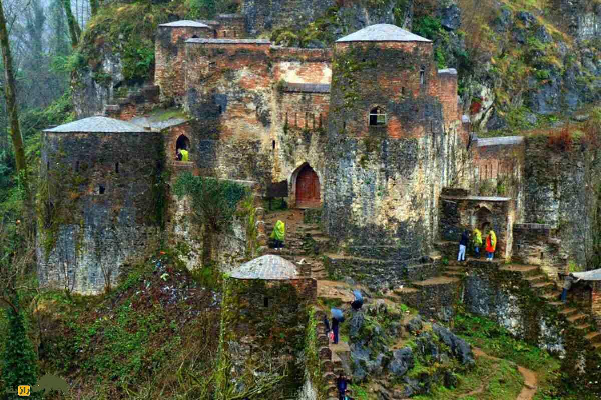 قلعه رودخان گیلان: کشف رازهای تاریخی، معماری باستانی و طبیعت بکر ایران قلعه رودخان گیلان: کشف رازهای تاریخی، معماری باستانی و طبیعت بکر ایران
