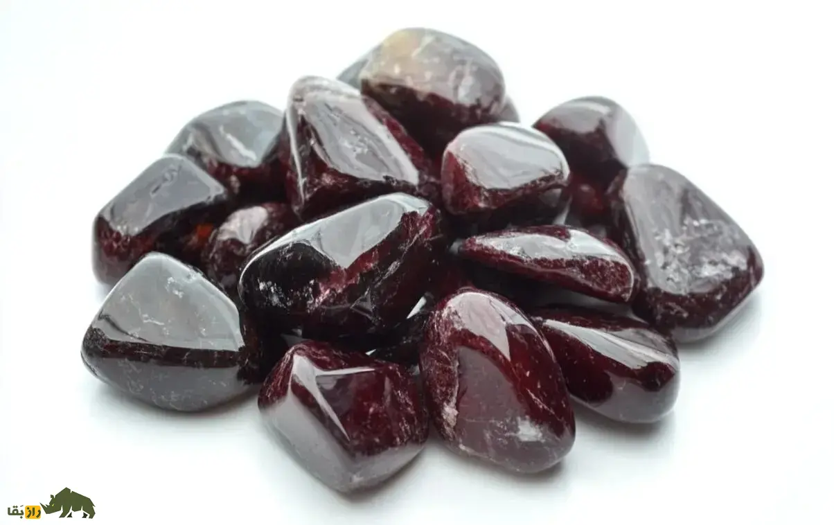 نارسنگ یا گارنت؛ گوهر قرمز باستانی و شبیه دانه انار که درخشش آن در خانه خبر مرگ میدهد نارسنگ یا گارنت