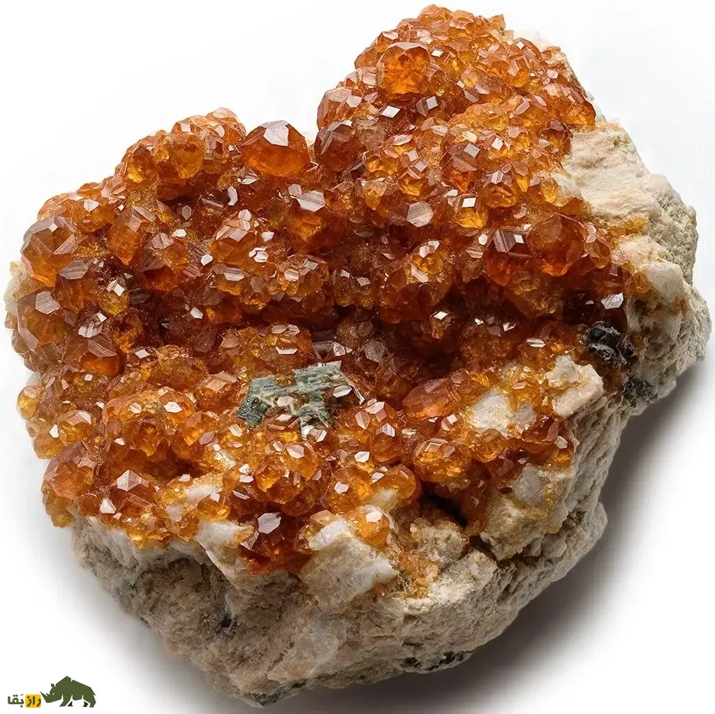 نارسنگ یا گارنت؛ گوهر قرمز باستانی و شبیه دانه انار که درخشش آن در خانه خبر مرگ میدهد نارسنگ یا گارنت