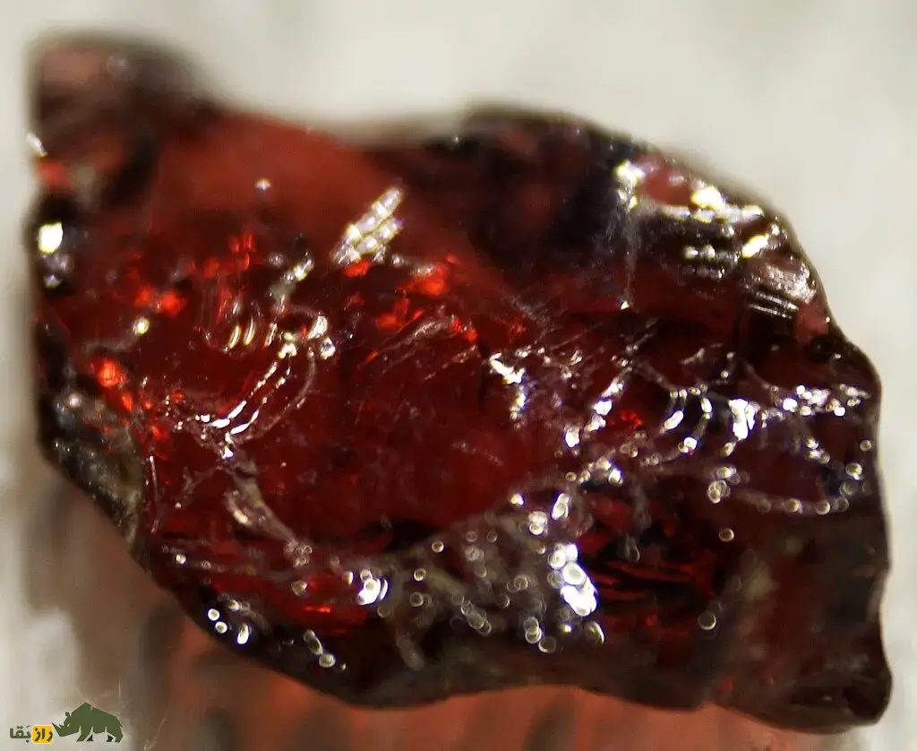 نارسنگ یا گارنت؛ گوهر قرمز باستانی و شبیه دانه انار که درخشش آن در خانه خبر مرگ میدهد نارسنگ یا گارنت