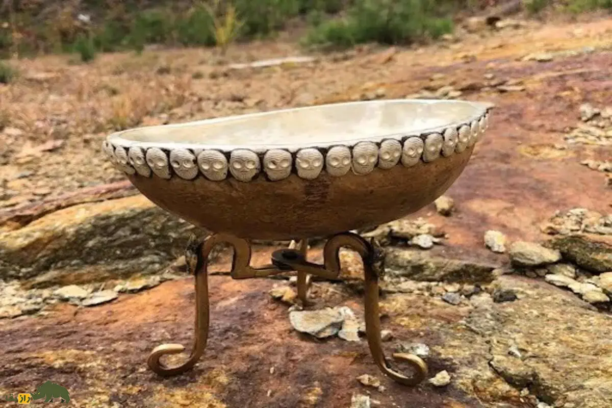 کاپالا؛ راز جام جمجمهای مقدس در هندوئیسم و بودیسم تبتی که قدرت، حکمت و اسرارآمیزی آیینهای تانتریک را آشکار میکند کاپالا؛ راز جام جمجمهای مقدس در هندوئیسم و بودیسم تبتی که قدرت، حکمت و اسرارآمیزی آیینهای تانتریک را آشکار میکند