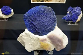 خورشید آزوریت؛ بلورهای آبی و شگفت‌انگیزی که طی میلیون‌ها سال فعالیت زمین در اعماق بیابان‌های سرخ استرالیا ساخته شده است