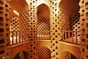 کبوترخانه‌های ایران؛ برج‌هایی تاریخی برای نگهداری کبوتر و تولید کود طبیعی که تا ۴۰۰۰ لانه کبوتر گنجایش داشت