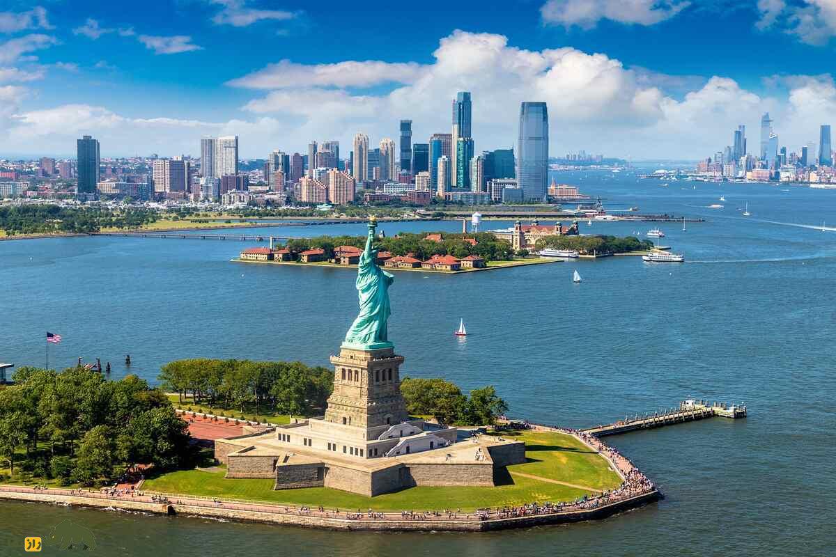 فاصله ایران تا نیویورک؛ از مسیر هوایی تا تونل زیرزمینی تخیلی فاصله ایران تا نیویورک؛ از مسیر هوایی تا تونل زیرزمینی تخیلی