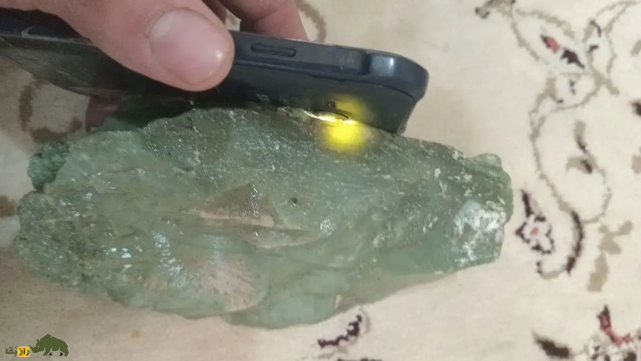 سنگ قولنج؛ سنگ بسیار باارزش که قیمت گرانترین نوع آن ۳ هزار میلیارد تومان است و جواهرات سریال جومونگ از آن ساخته شده است سنگ قولنج