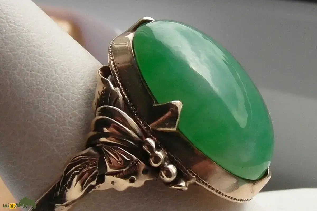 سنگ قولنج؛ سنگ بسیار باارزش که قیمت گرانترین نوع آن ۳ هزار میلیارد تومان است و جواهرات سریال جومونگ از آن ساخته شده است سنگ قولنج