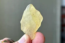 شیشه‌های فرازمینی؛ سنگ ۳۰ میلیون ساله و حاصل انفجار شهاب‌سنگ و ذوب شدن شن‌های صحرا که به «گوهر فراعنه» معروف است